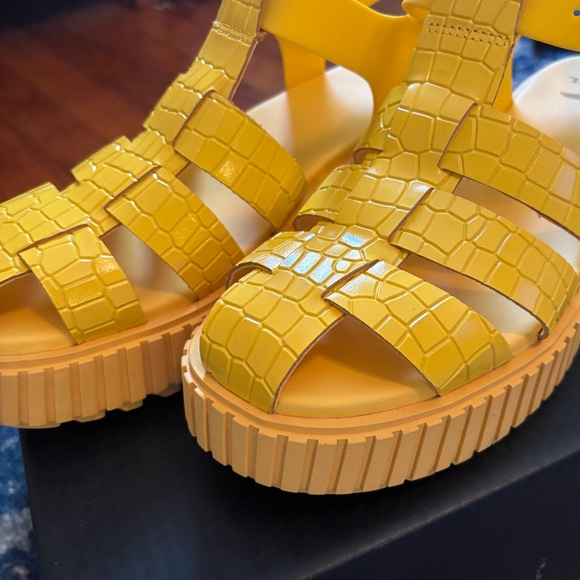 NEW SOREL ONA™ Streetworks Fisherman Mid Sandals Chunky Flats Yellow Casual sz 9 - Picture 8 of 12